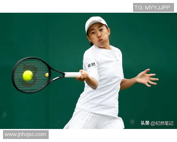 篮球巨星跨界追星足球展现体坛偶像之间的双向热爱与激情